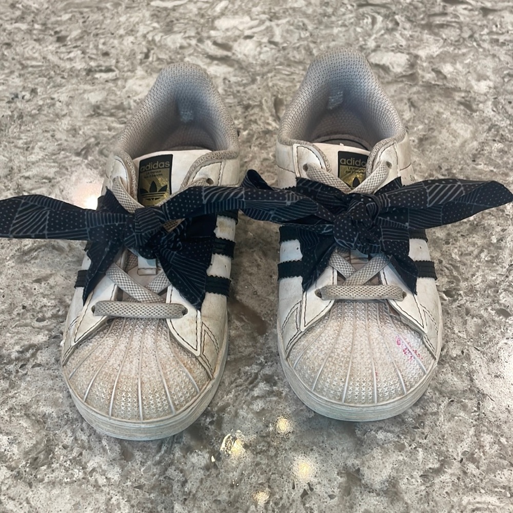 Toddler girl adidas superstar sneakers with bow tie size 9